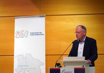 Ministerpräsident Stefan Weil beim 16. Verwaltungsforum